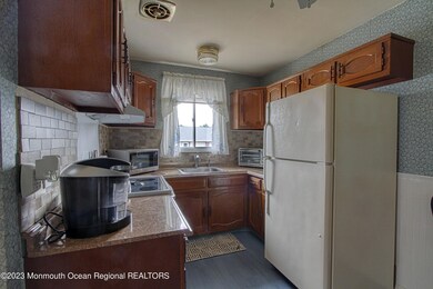 9 Lafayette Dr unit B, Whiting, NJ 08759 - photo 2