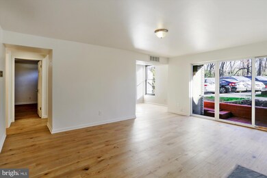 102 Duvall Ln unit 104, Gaithersburg, MD 20877 - photo 6