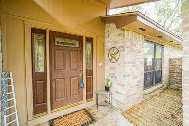 500 Belmont Dr, Friendswood, TX 77546 - photo 4