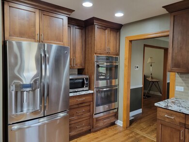 2246 Lotus Ct, Naperville, IL 60565 - photo 3