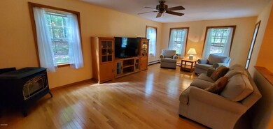 185 Locust Dr, Milford, PA 18337 - photo 4