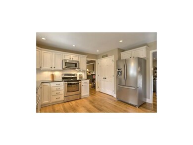 check out the stove, microwave, and fridge.. pantr