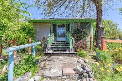 2-web-or-mls-2582-walnut-ave