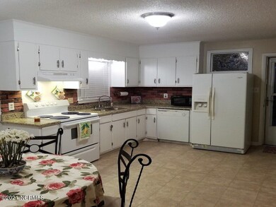 489 Gayle Blvd, Winterville, NC 28590 - photo 2