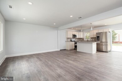 818 Chatfield Rd, Joppa, MD 21085 - photo 4