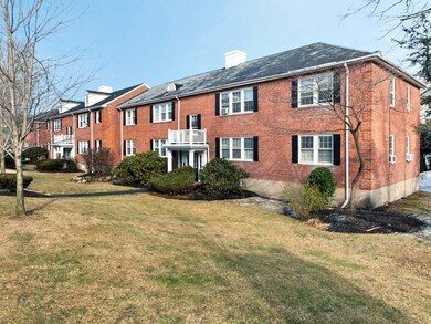 7 Hammond Pond Pkwy unit 2, Chestnut Hill, MA 02467 - photo 2