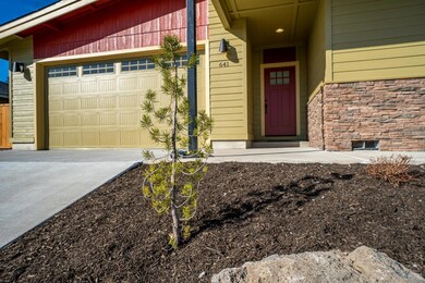 641 NW Rimrock Dr, Redmond, OR 97756 - photo 3