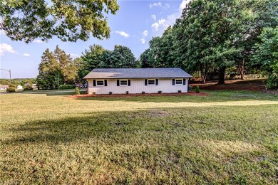 4902 Newkirk Dr, Greensboro, NC 27407 - photo 2