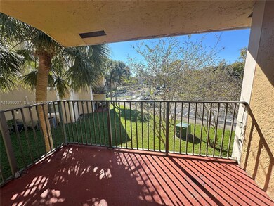 301 Palm Way unit 206, Pembroke Pines, FL 33025 - photo 2