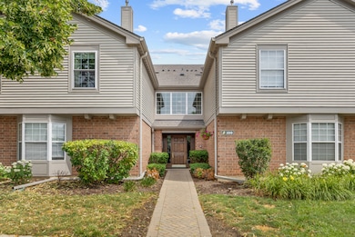 100 White Oak Ct unit 1, Schaumburg, IL 60195 - photo 2