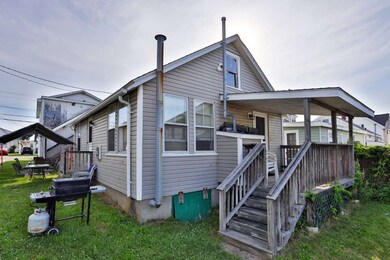 Detached cottage in rear - 2 bedrooms, plus porch 