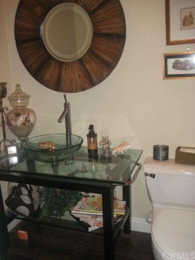 DOWNSTAIRS 1/2 BATH