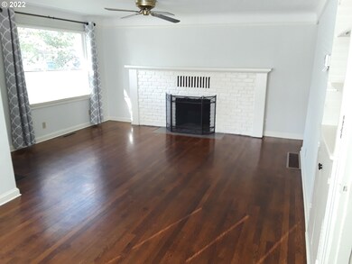 310 W Fairfield St, Gladstone, OR 97027 - photo 3