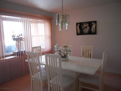 27 Eagle Rd, Staten Island, NY 10314 - photo 4