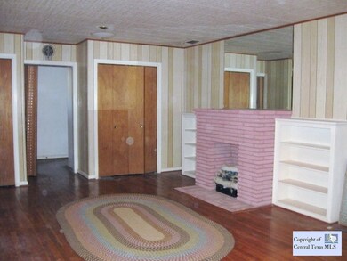 619 E New Braunfels St, Seguin, TX 78155 - photo 4