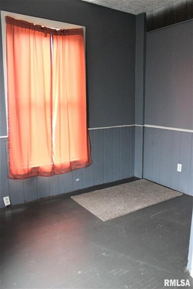 1724 Farnam St, Davenport, IA 52803 - photo 6
