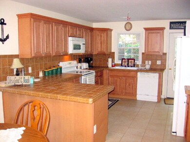 307 Peachtree St, Saint Simons Island, GA 31522 - photo 4