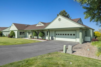 3414 Shield Crest Dr, Klamath Falls, OR 97603 - photo 2