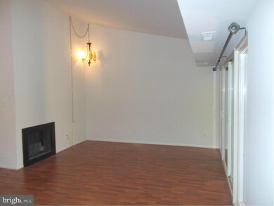 11835 Shire Ct unit 31D, Reston, VA 20191 - photo 2