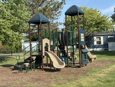 43301 W Morgan Ct unit 201, Harrison Township, MI 48045 - photo 4