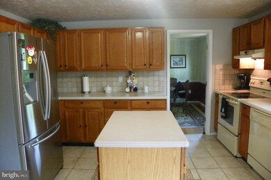 20449 Watkins Meadow Dr, Germantown, MD 20876 - photo 7