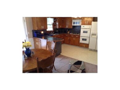 WONDERFUL EAT IN KITCHEN WITH REFRIGERATOR