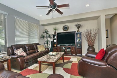 6385 W Stony Quail Way-large-006-010-Liv