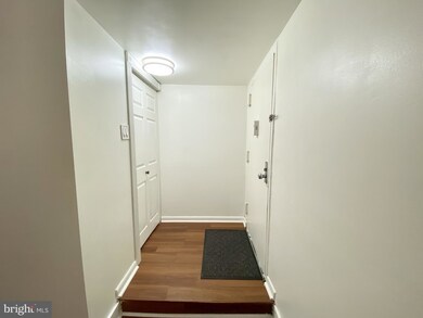 11260 Chestnut Grove Square unit 11260-137, Reston, VA 20190 - photo 3