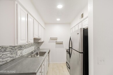 1810 E Blacklidge Dr unit 716, Tucson, AZ 85719 - photo 6