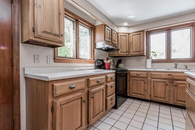 9 Dawson St, South Portland, ME 04106 - photo 6