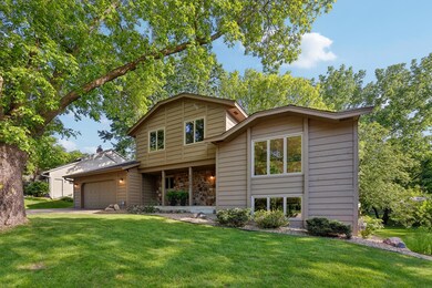 7201 Lakeview Dr, Bloomington, MN 55438 - photo 2