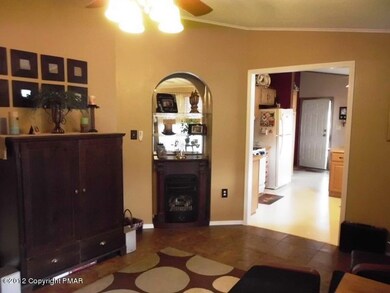 301 Pine Cir, Walnutport, PA 18088 - photo 3