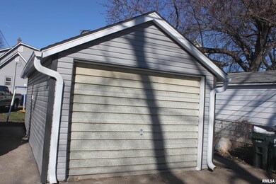 2027 W 3rd St, Davenport, IA 52802 - photo 3