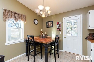 2633 W 55th St, Davenport, IA 52806 - photo 6