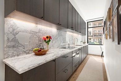 181 Hudson St unit 2B, New York, NY 10013 - photo 3