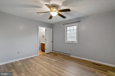 496 Royal Ave, Strasburg, VA 22657 - photo 4