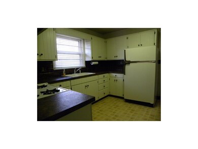Kitchen-Lots of cabints for storage