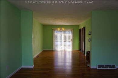 203 Pine Cir, Dunbar, WV 25064 - photo 6