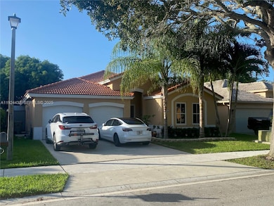 14046 S Cypress Cove Cir, Davie, FL 33325 - photo 2