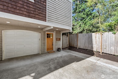 12311 Roosevelt Way NE unit B, Seattle, WA 98125 - photo 2