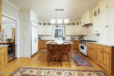07-335 Hycliff Terrace Interior-18