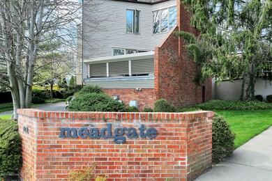 101 Lewis St Greenwich CT-large-030-2-00