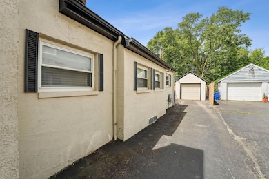 69-web-or-mls-1317-broadview-ave