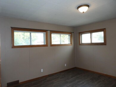 Master Bedroom 2-o<|><|>