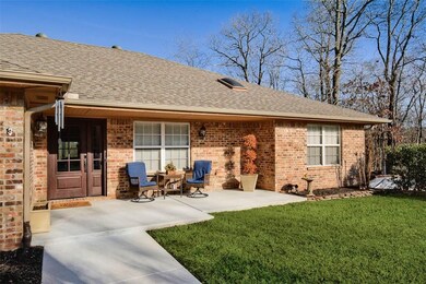 Front porch area with lots of space.