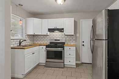 819 W Monterey St unit B, Denison, TX 75020 - photo 5