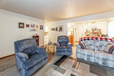 4834-4836 Winterset Dr, Columbus, OH 43220 - photo 3