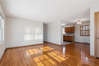 211 Edgewood Rd NW, Cedar Rapids, IA 52405 - photo 7