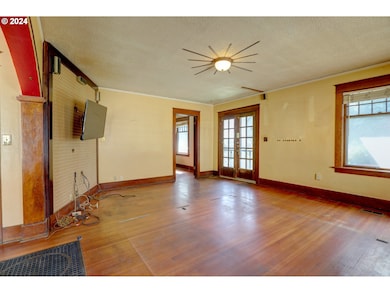 1107 E 9th St, the Dalles, OR 97058 - photo 2