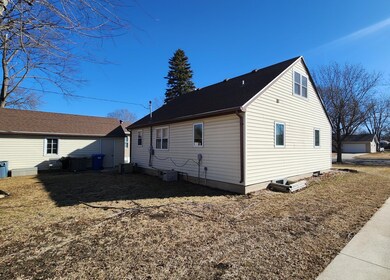 732 6th Ave SW, Pipestone, MN 56164 - photo 4